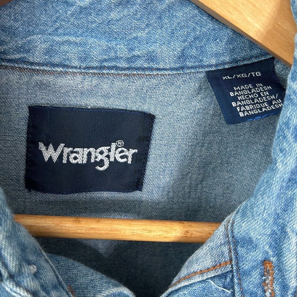 Wrangler Blue Denim Casual Button Down Shirt - Picture 3 of 4